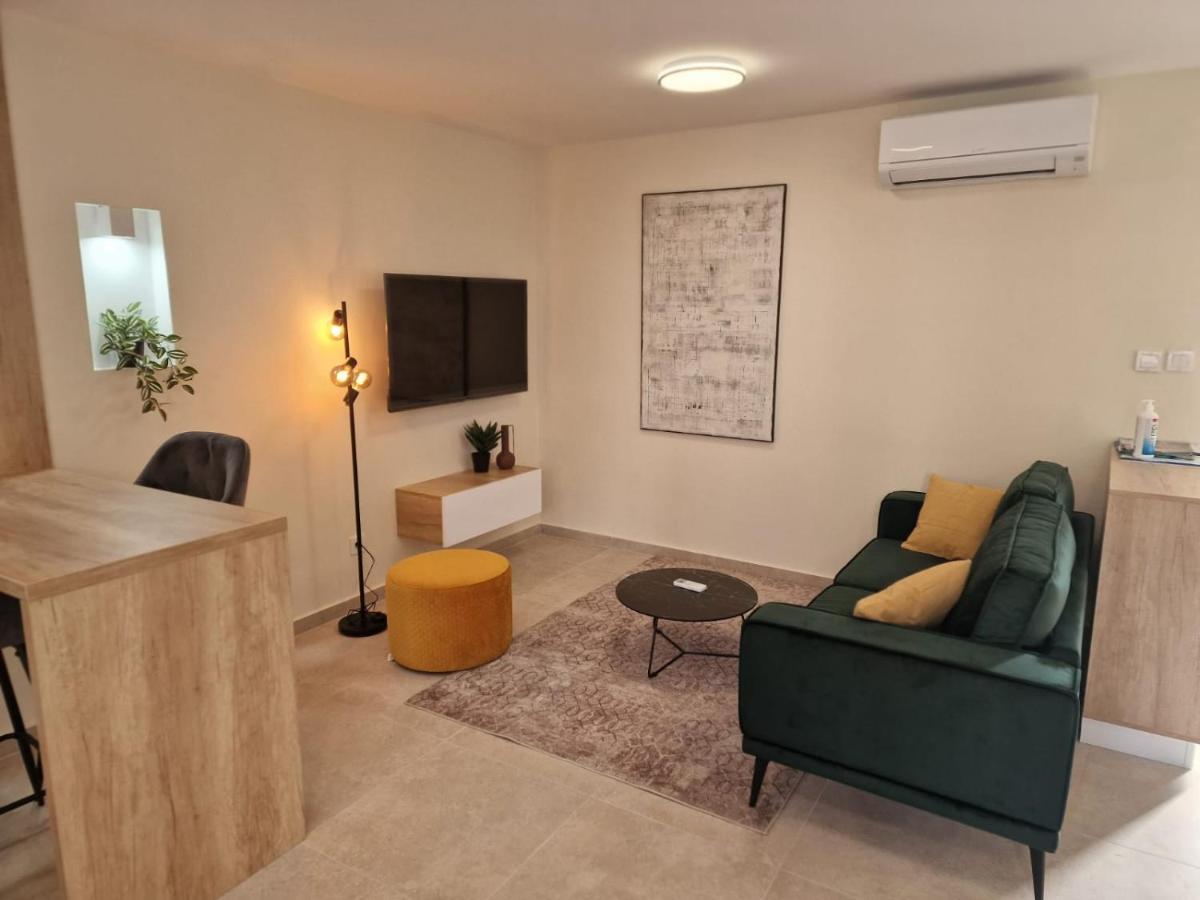 Studio Apartment Mare With Private Garden And Jacuzzi วิงกุรัน ภายนอก รูปภาพ