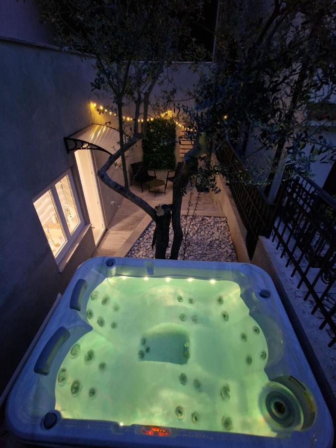 Studio Apartment Mare With Private Garden And Jacuzzi วิงกุรัน ภายนอก รูปภาพ